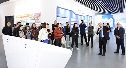 参观迈安德智能制造车间及实验概念验证中心